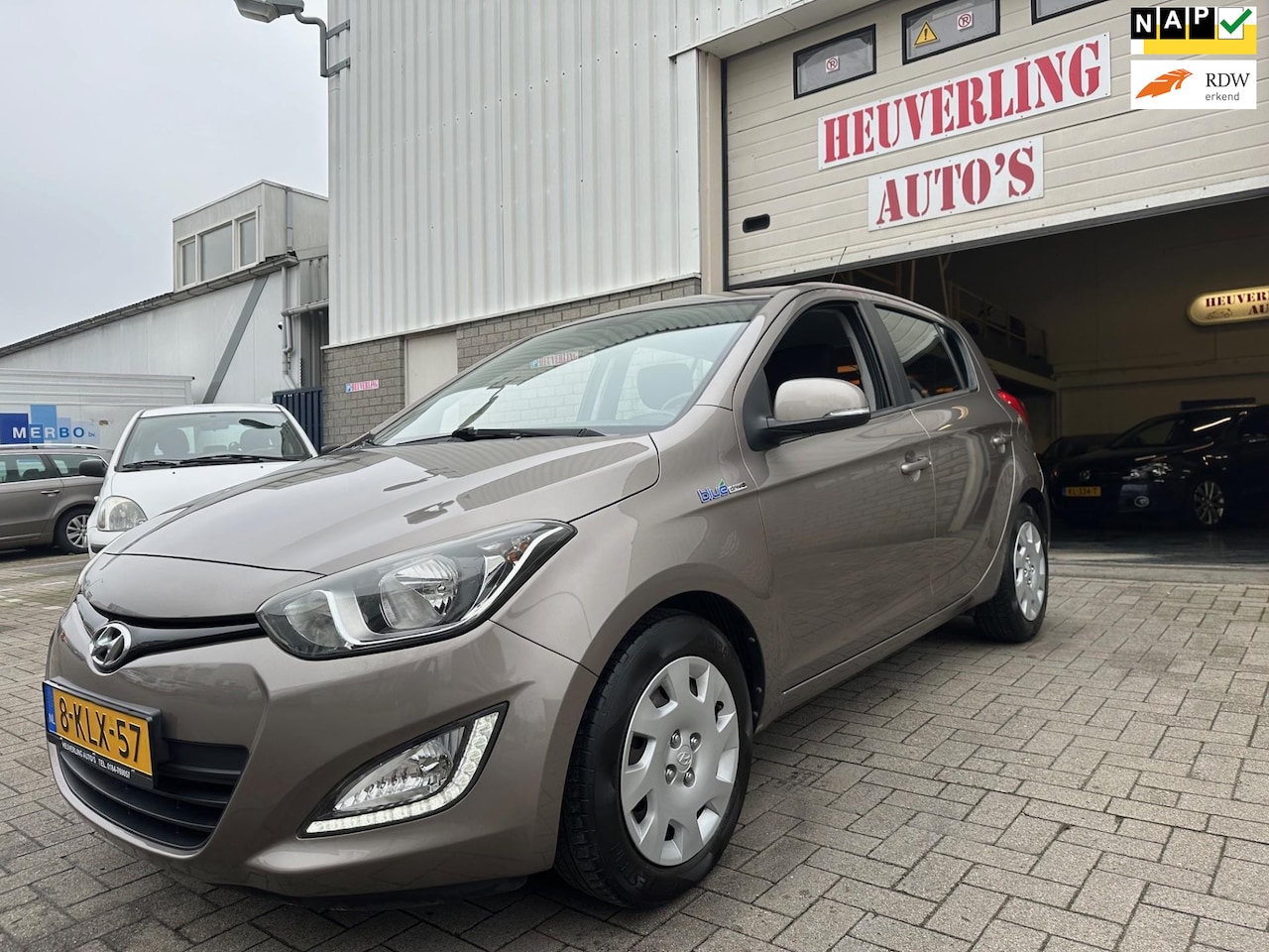 Hyundai i20 - 1.1 CRDi Business Edition|Airco|Navi|PDC - AutoWereld.nl