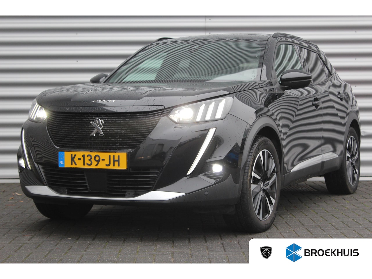 Peugeot e-2008 - EV GT 50 kWh / NAVI / LEDER / CLIMA / PDC / 18" LMV / CAMERA / KEYLESS / PANO. DAK / WINTE - AutoWereld.nl