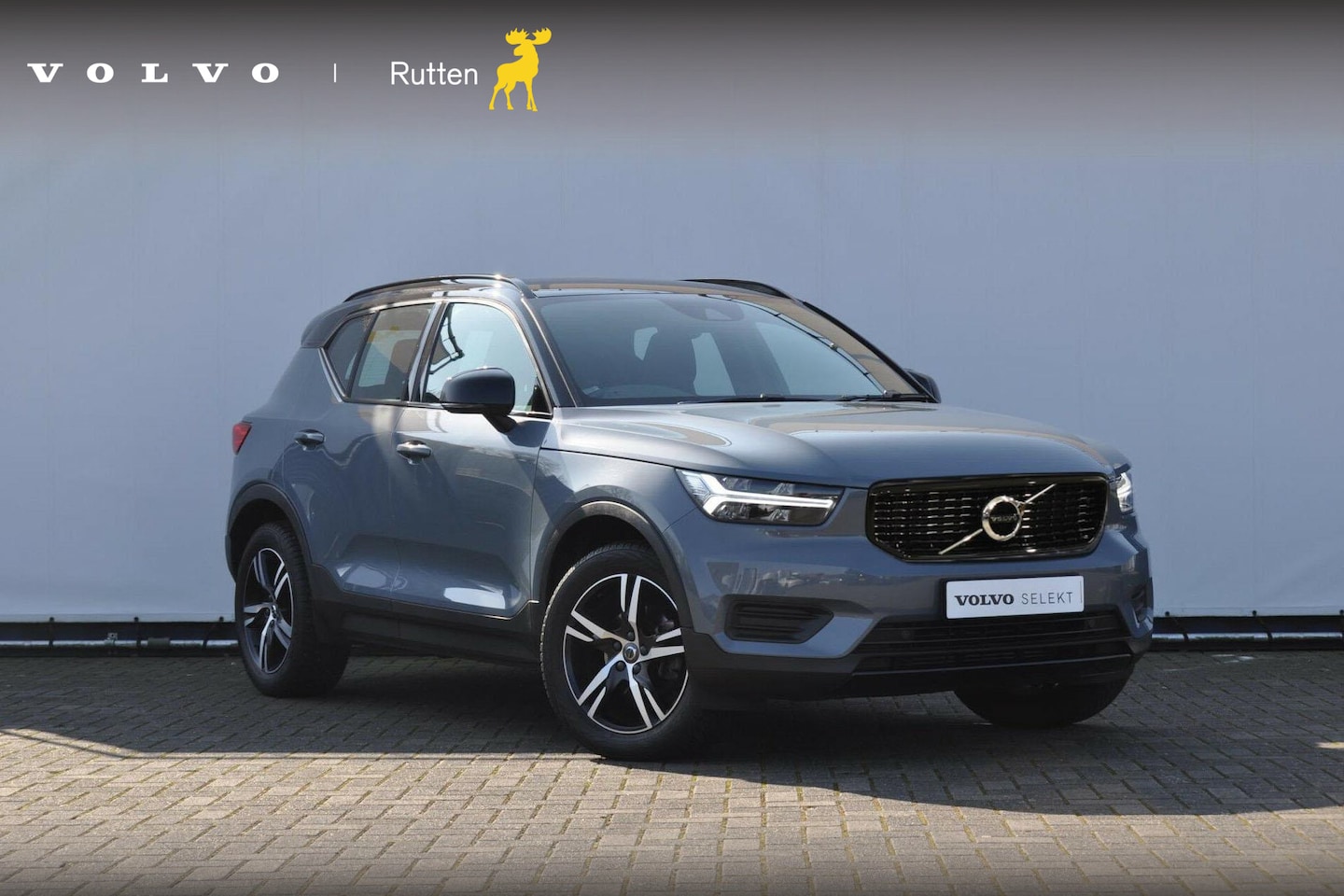 Volvo XC40 - 163PK Automaat T3 R-Design /  Cruise Control / Verkeersbord detectie / Bluetooth/ Parkeers - AutoWereld.nl