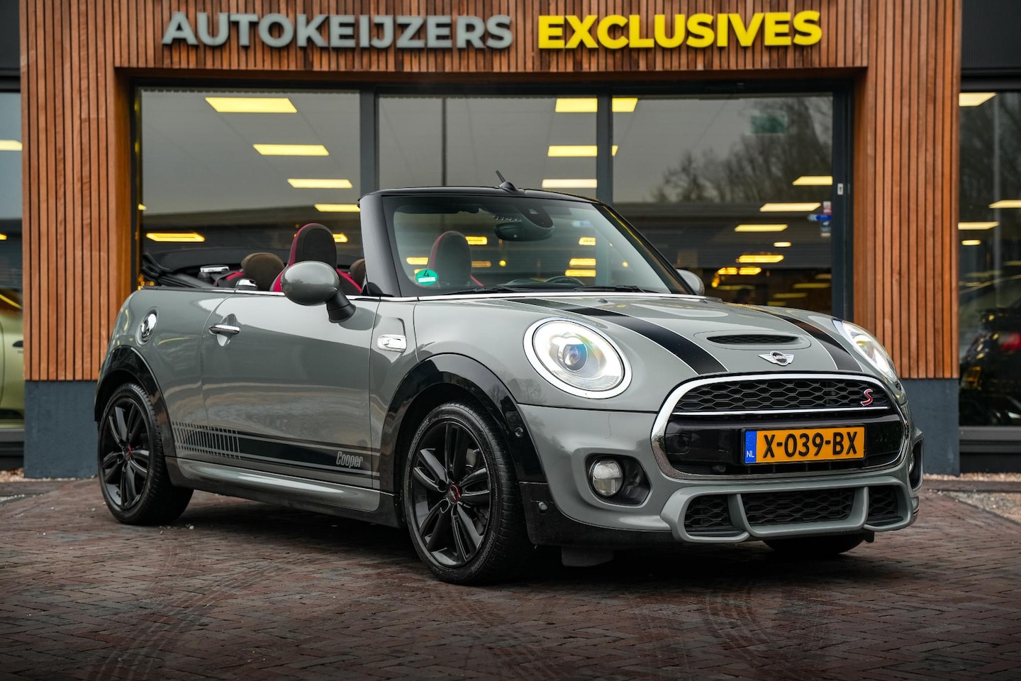 MINI Cabrio - 2.0 Cooper S Chili JCW Xenon Leer Alcantara Navigatie Cruise PDC Stoelverw. - AutoWereld.nl