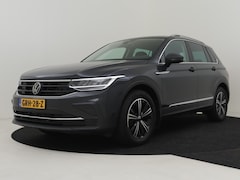 Volkswagen Tiguan - 1.5 TSI 150PK Life Edition | Trekhaak (1800KG) | Camera Achter | Volledig Digitaal Dashboa