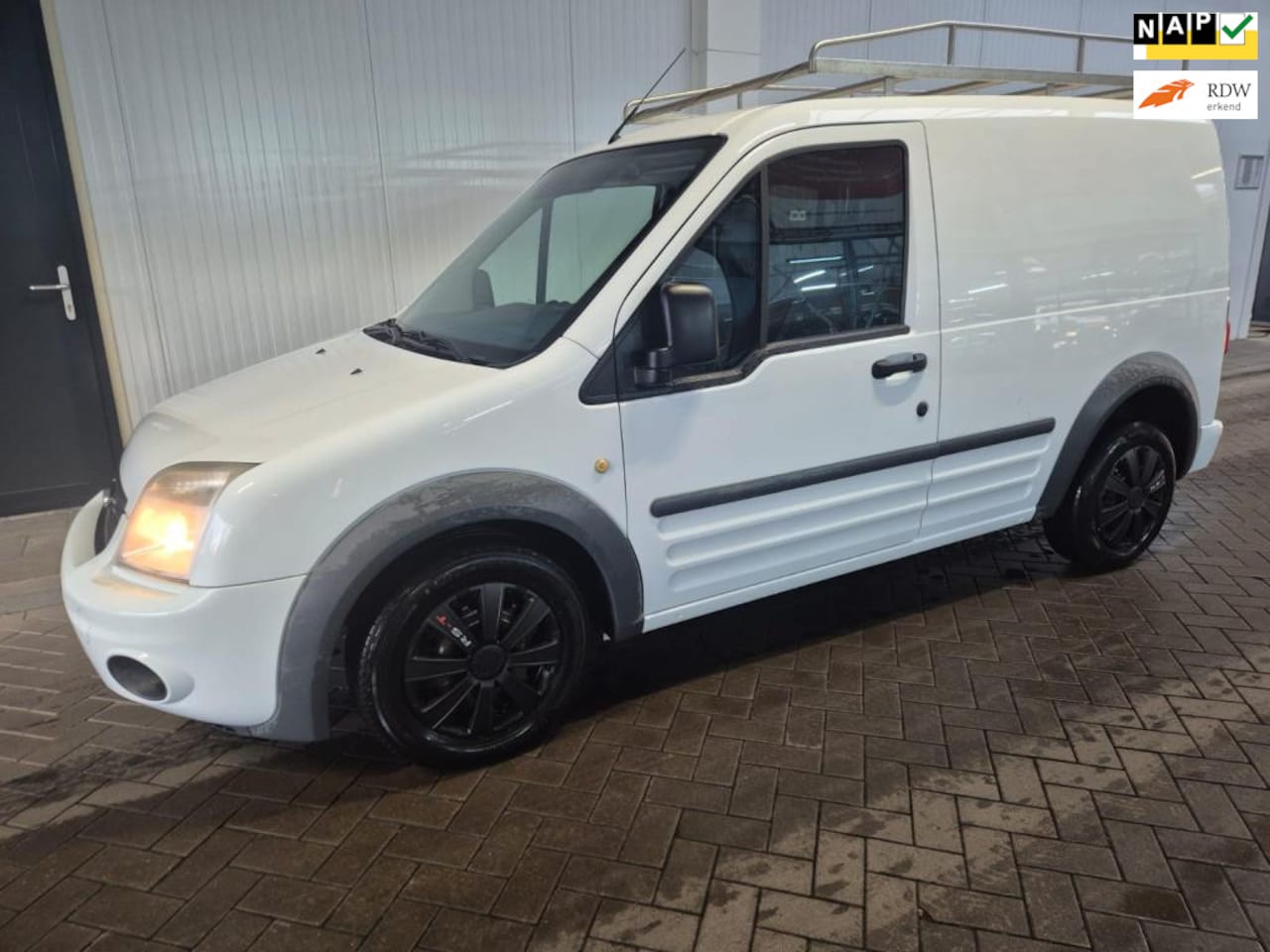 Ford Transit Connect - T200S 1.8 TDCi/AIRCO / JAAR APK / NAP - AutoWereld.nl