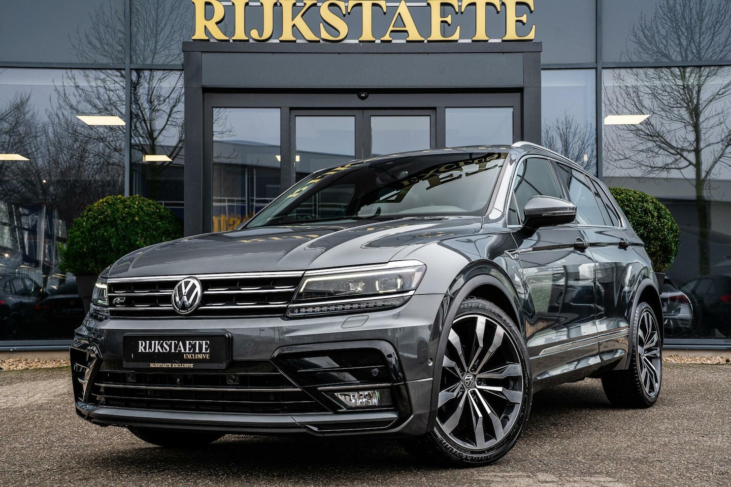 Volkswagen Tiguan - 1.5 TSI R-Line|PANO|ACC|20''|LEDER|360°CAM - AutoWereld.nl