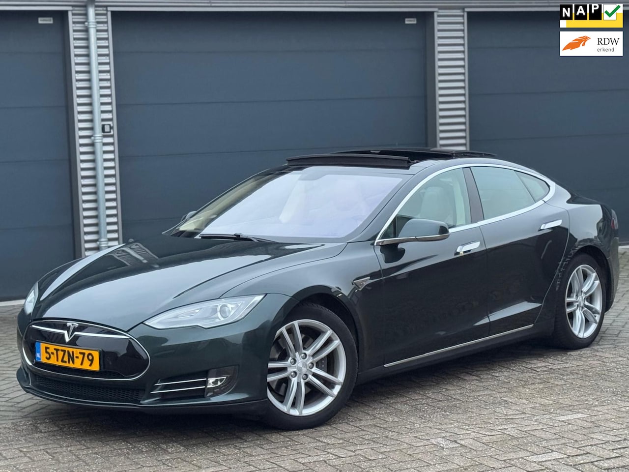 Tesla Model S - 85 Base, nieuw accupakket twv 22000 euro, panoramadak,free supercharge, 1 e eigenaar, nl a - AutoWereld.nl