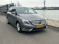 Mercedes-Benz B-klasse - 180 Ambition LEDER NAVI PDC LED