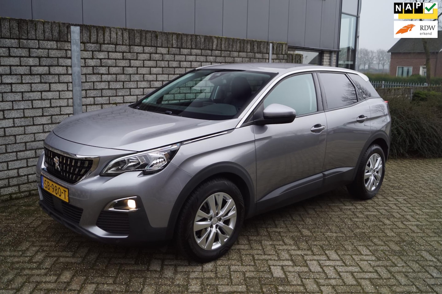 Peugeot 3008 - 1.2 PureTech Blue Lease Executive Leder Sportst Navi Camera Apple Carplay Clima Cruise 2x - AutoWereld.nl