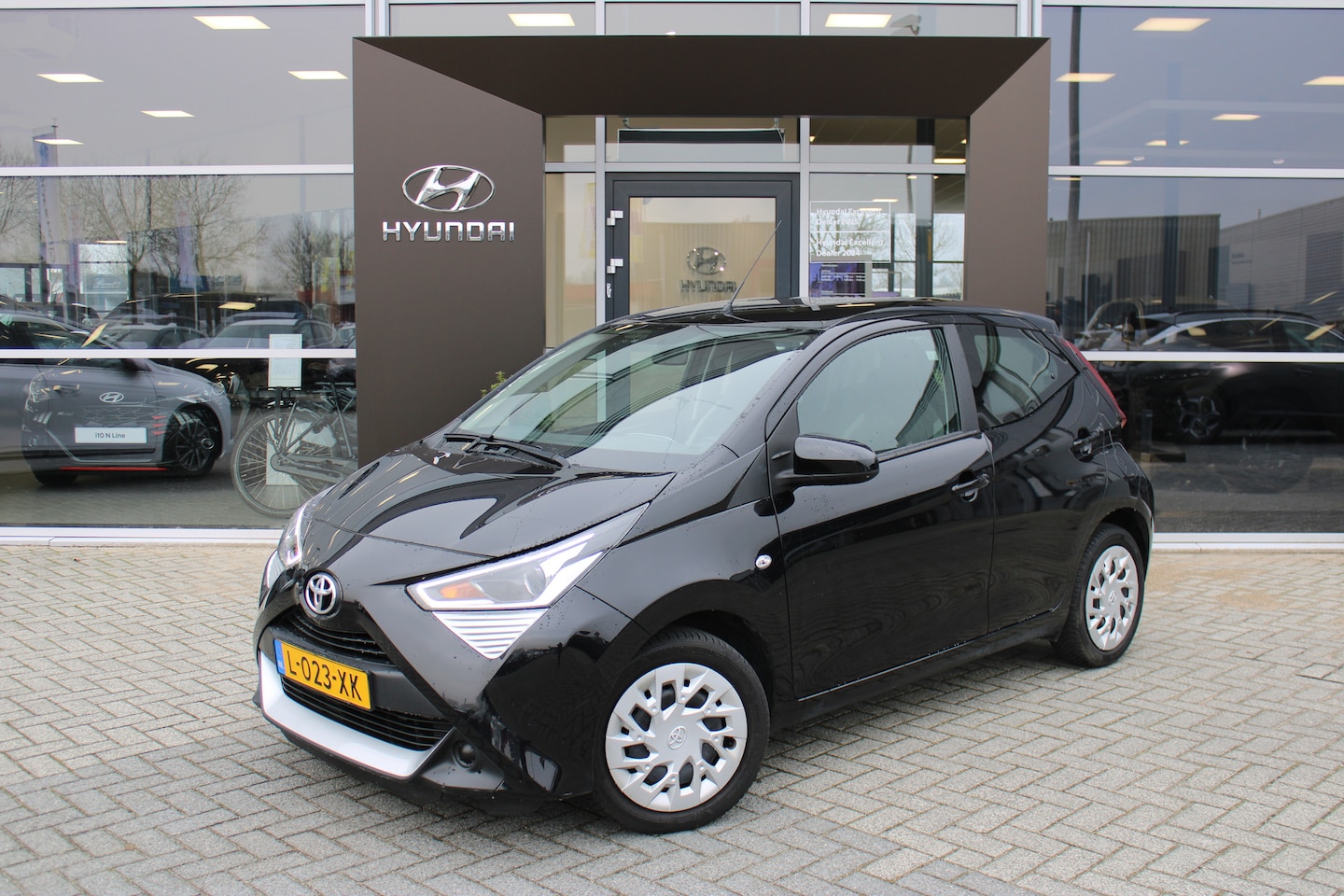 Toyota Aygo - 1.0 VVT-i x-play | Apple Carplay/Android Auto|telefoonintegratie premium | achteruitrijcam - AutoWereld.nl