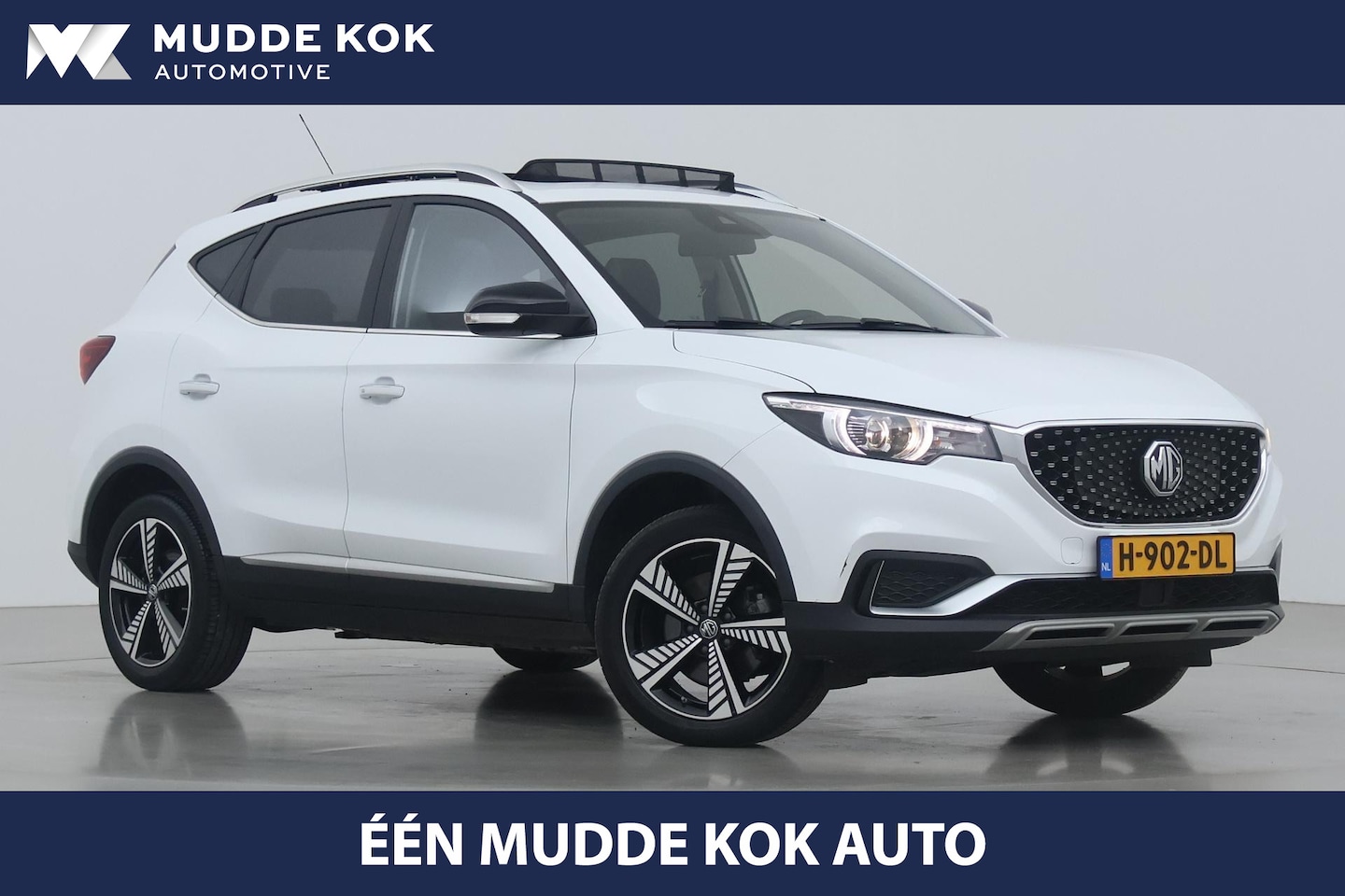 MG ZS - EV Luxury 45 kWh | Panoramadak | Leder | Trekhaak | Camera | Getint Glas - AutoWereld.nl