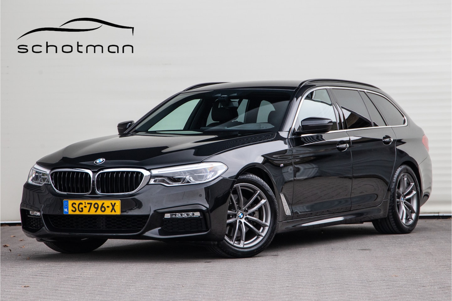 BMW 5-serie Touring - 520i M Sport High Executive 520i M-Sport High Executive, Leder, Navi, Sportstoelen, 2018 - AutoWereld.nl