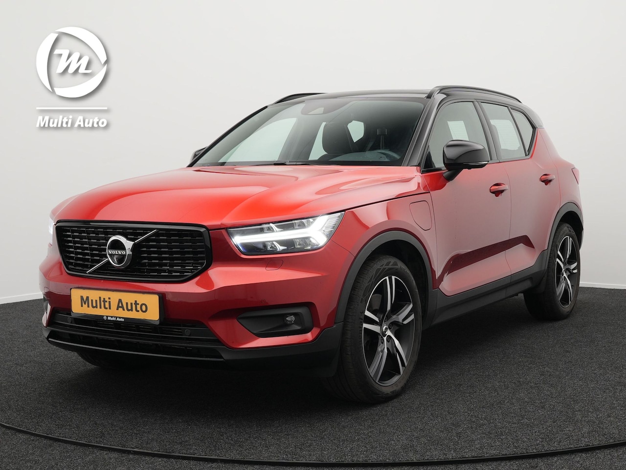 Volvo XC40 - T5 Recharge R-Design Plug In Hybrid 261pk PHEV | Panodak | Alcantara Sportstoelen Memory | - AutoWereld.nl