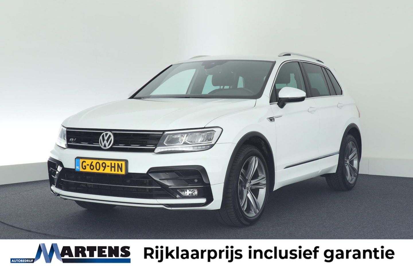 Volkswagen Tiguan - 2.0 TDI 150pk DSG R-Line Highline Trekhaak Keyless Virtual Cockpit Navigatie - AutoWereld.nl