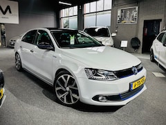 Volkswagen Jetta - 1.4 TSI Hybrid Highline 200PK - PDC - LEDER - AUTO CLIMA - NAVI - NAP