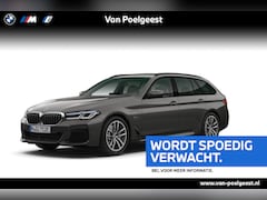 BMW 5-serie Touring - 530e xDrive M-Sport Driving Assistant Professional / Electrische Trekhaak / Head Up Displa