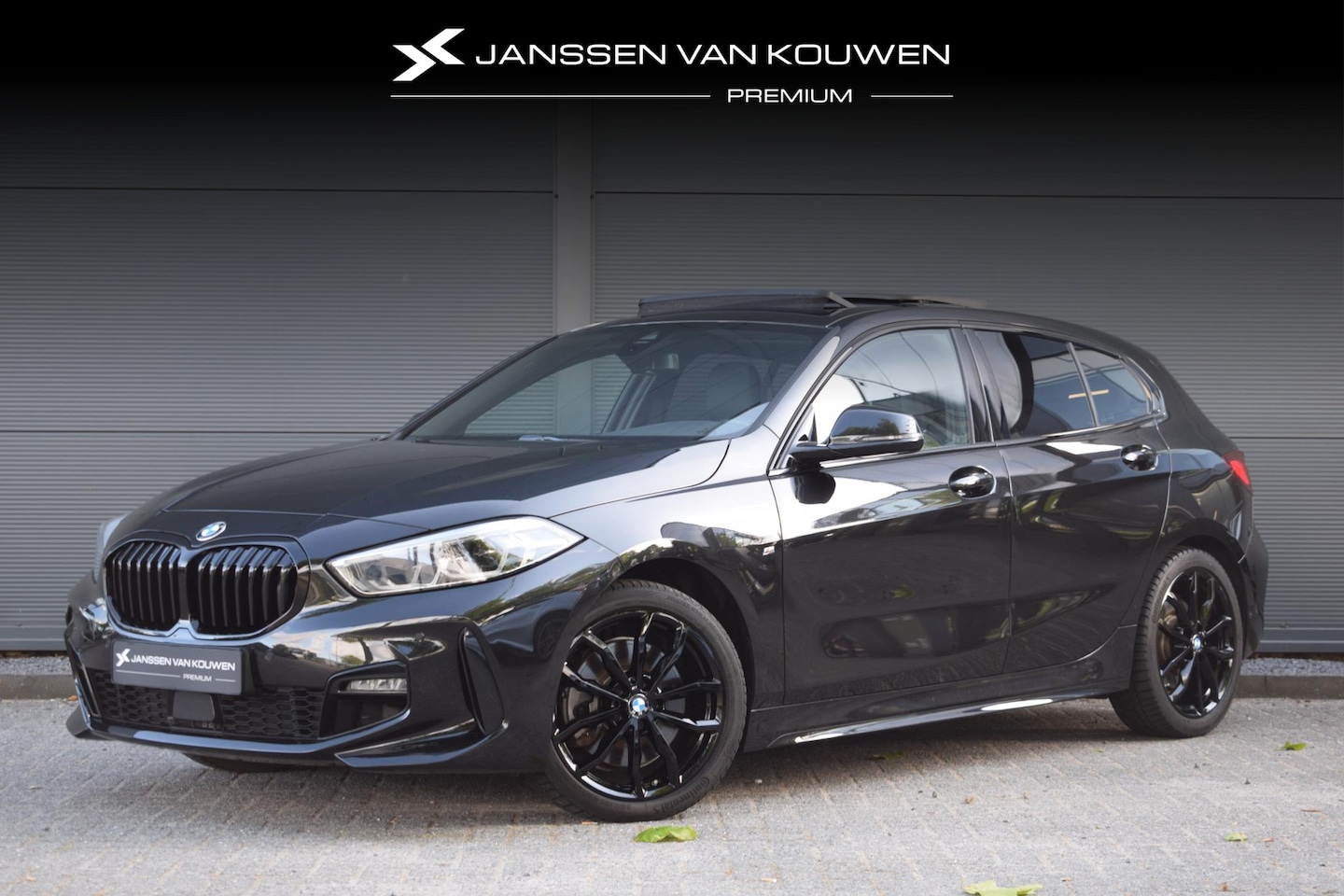 BMW 1-serie - 120i AUT7 / M Sport / Panoramadak / Stoel/Stuurverwarming - AutoWereld.nl