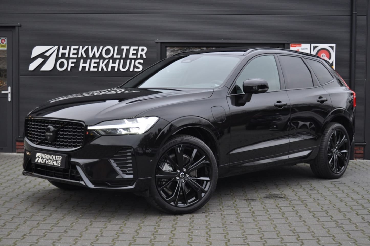 Volvo XC60 - T8 AWD 455 PK Plus Black Edition | H/K | Trekhaak | 360 - AutoWereld.nl