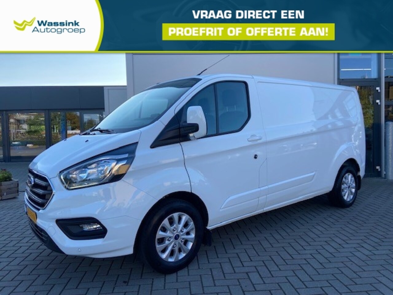 Ford Transit Custom - 2.0 TDCi 130pk L2H1 Limited + extra's | Airconditioning | Navigatie | Trekhaak (2800kg) | - AutoWereld.nl