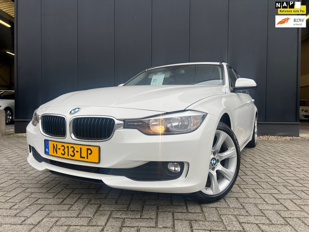 BMW 3-serie Touring - 316i '13 18'Lmv/Navi/Stlverw/ElecKofferkklep/etc - AutoWereld.nl