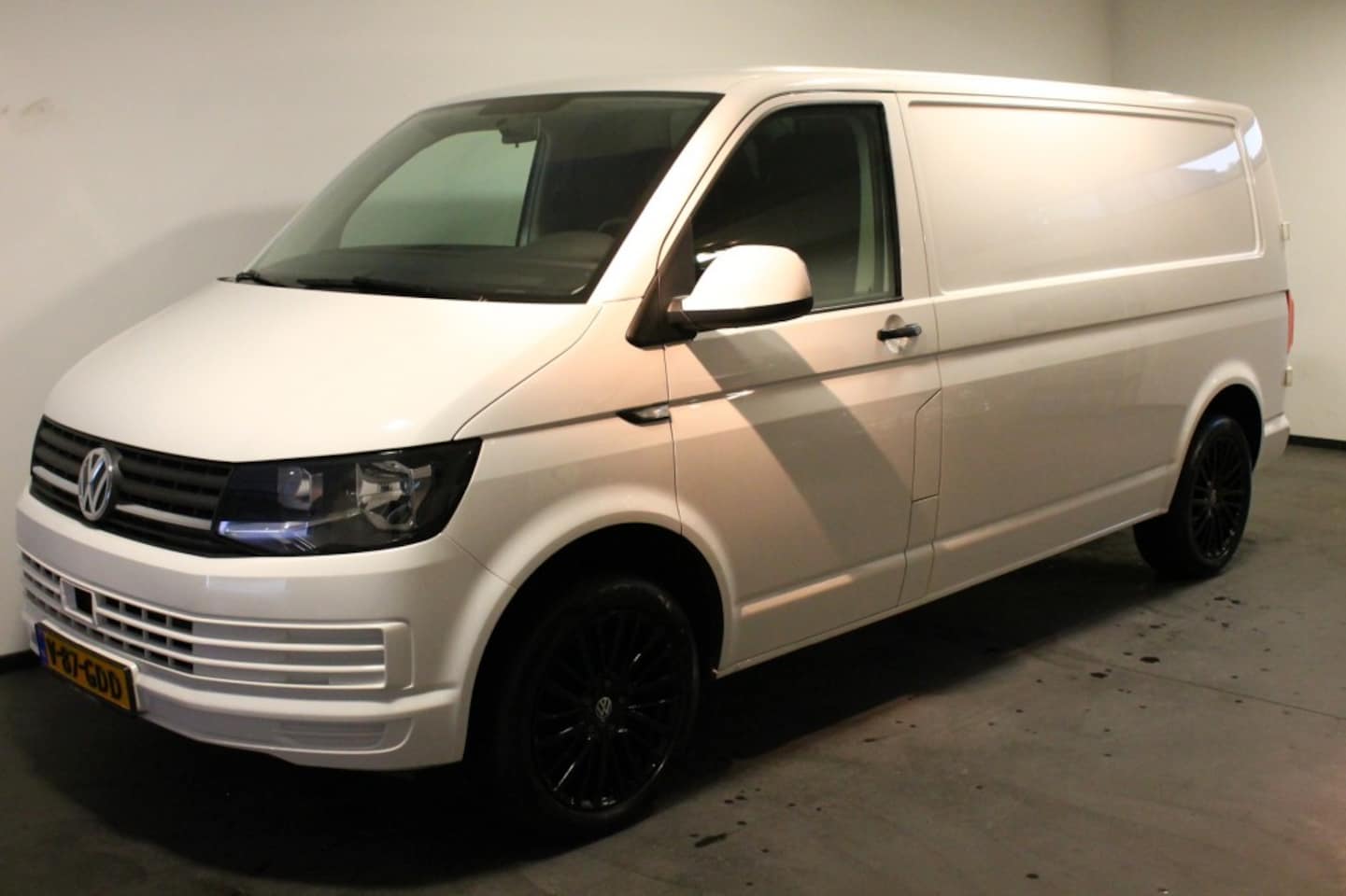 Volkswagen Transporter - Transporter 2.0 TDI L2H1, DSG, Airco, Stoeverw, Apple CarPlay/ A - AutoWereld.nl