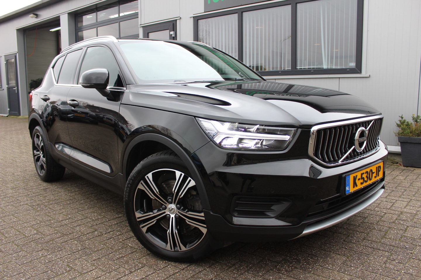 Volvo XC40 - 1.5 T4 Recharge Inscription Camera | Climate Pack | Trekhaak - AutoWereld.nl