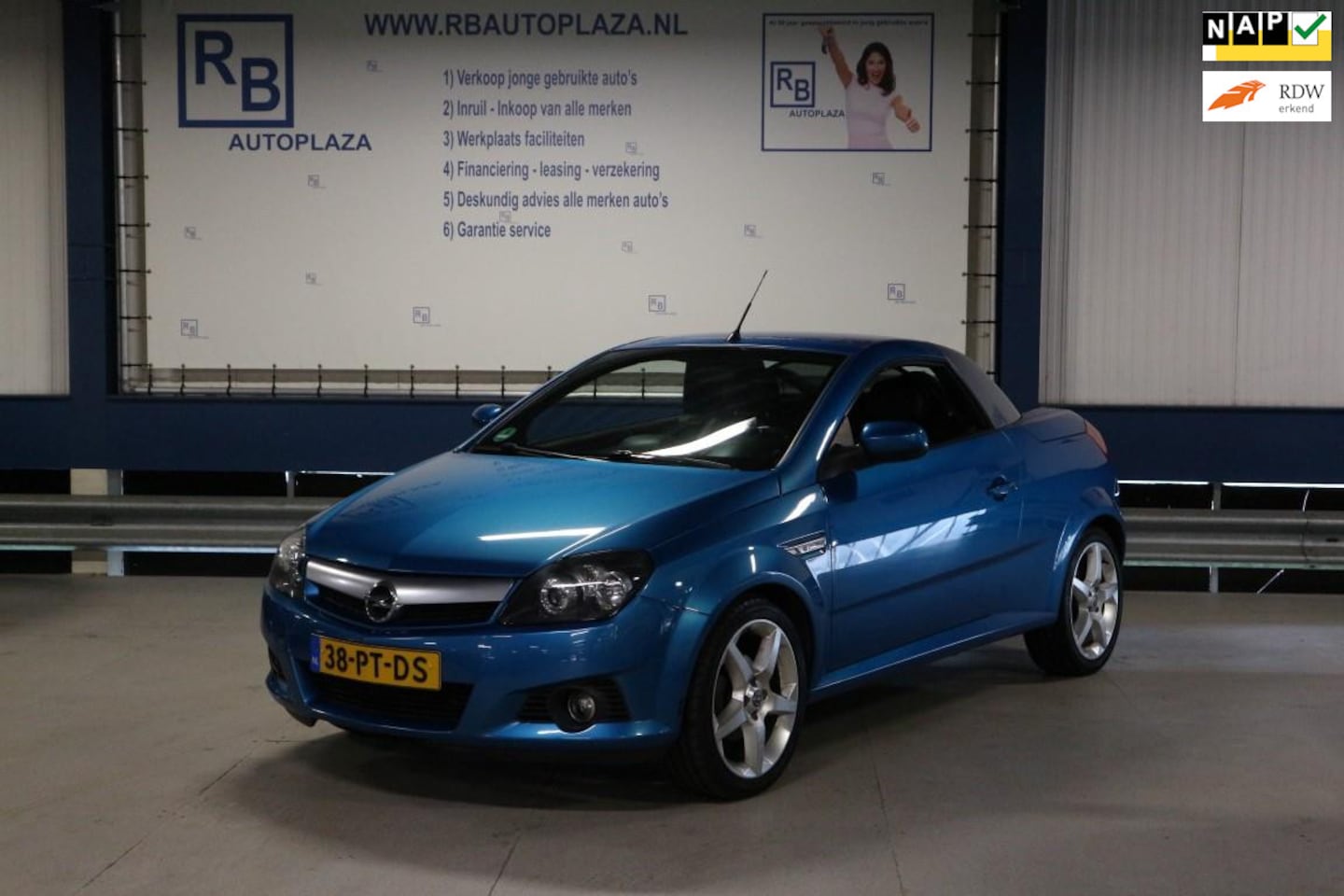 Opel Tigra TwinTop - 1.4-16V Cosmo / AUTOMAAT / LEER ! ! ! - AutoWereld.nl