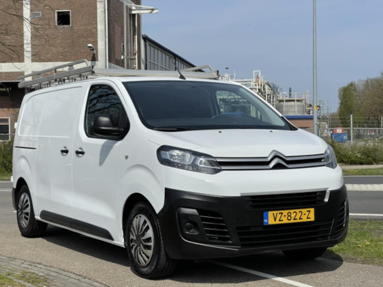 Citroën Jumpy - 1.6 BlueHDI Club M | L2 | Airco | Navigatie | 3-Zits | Trekhaak | Bank | Imperiaal - AutoWereld.nl