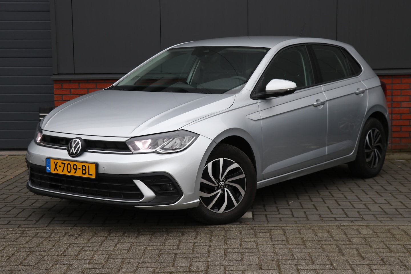 Volkswagen Polo - 1.0 TSI Life Automaat | Apple carplay | Cruise control | Camera - AutoWereld.nl