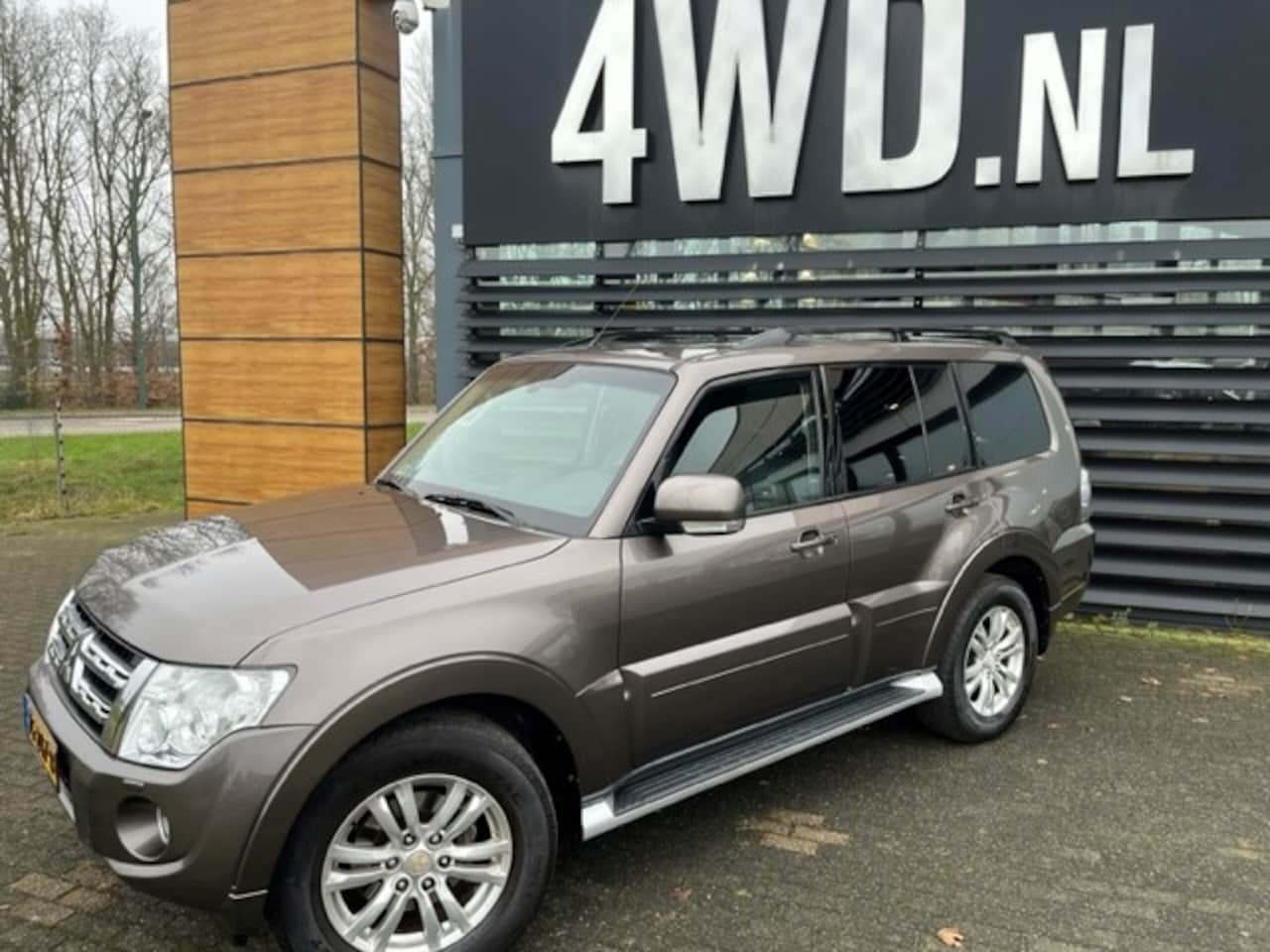 Mitsubishi Pajero - 3.2 DI-D AUT4WD EUR5 SWVAN LEDER/NAVI/CLIMA/CRUISE/ 3500 KG TREKHAAK € 15495 EXCL BTW Auto - AutoWereld.nl