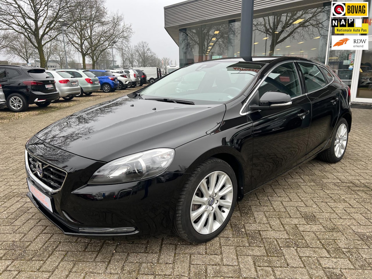 Volvo V40 - 1.5 T3 Momentum 1.5 T3 Momentum, Automaat, Navigatie, PDC, Stoelverwarming, Xenon, etc. - AutoWereld.nl