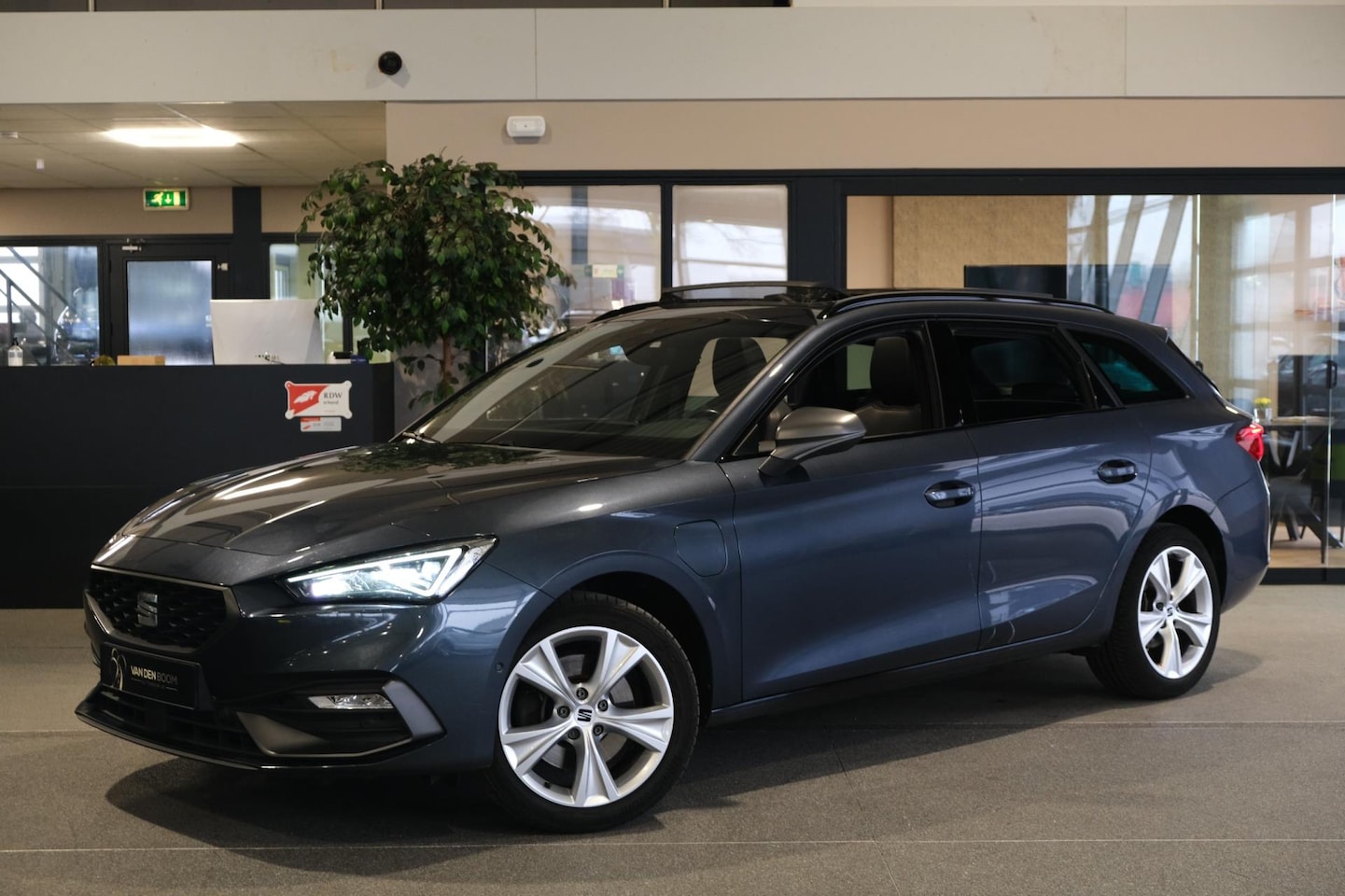 Seat Leon Sportstourer - 1.4 TSI eHybrid PHEV FR FR Pano Navi Led Cam Acc Pdc - AutoWereld.nl