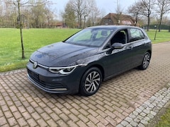 Volkswagen Golf - 1.4 eHybrid Style | Massage stoelen | LED | Adaptive cruise control | Stuur verwarming | E