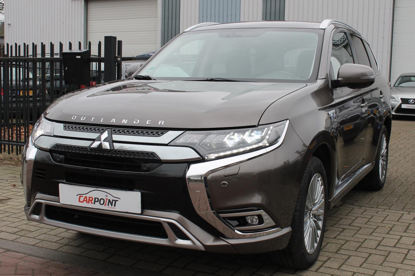 Mitsubishi Outlander - 2.4 PHEV Intense Leer Xenon Trekhaak Nieuwstaat!! - AutoWereld.nl