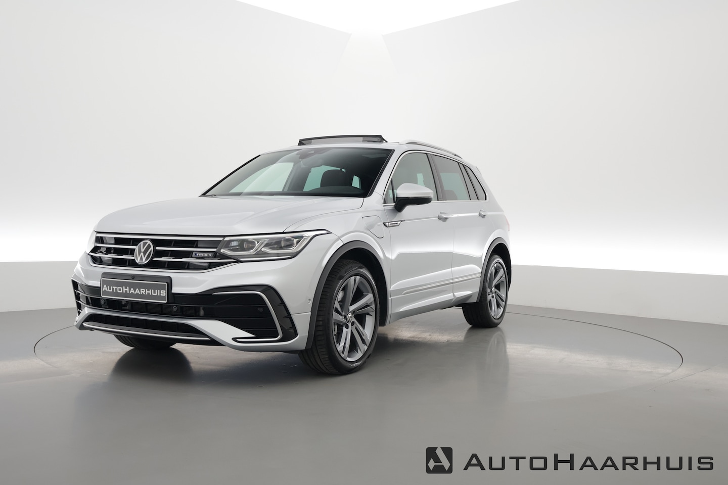 Volkswagen Tiguan - 1.4 TSI eHybrid R-Line Business | Pano | Leder | 360cam | Memory seats | IQ. Light | Elek. - AutoWereld.nl