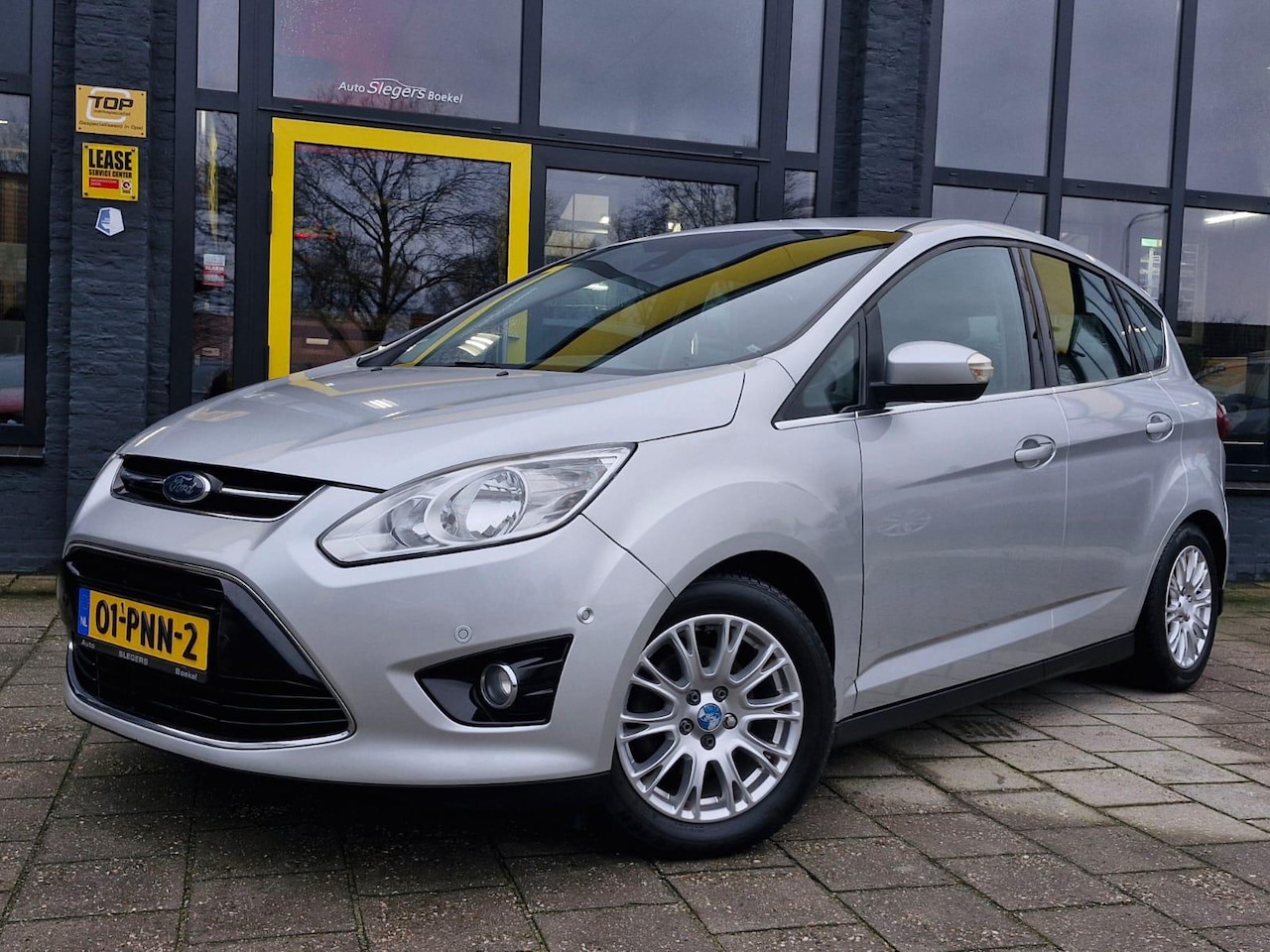 Ford C-Max - 1.6 Titanium | Parkeersensoren Voor + Achter | Trekhaak | Climate Control - AutoWereld.nl