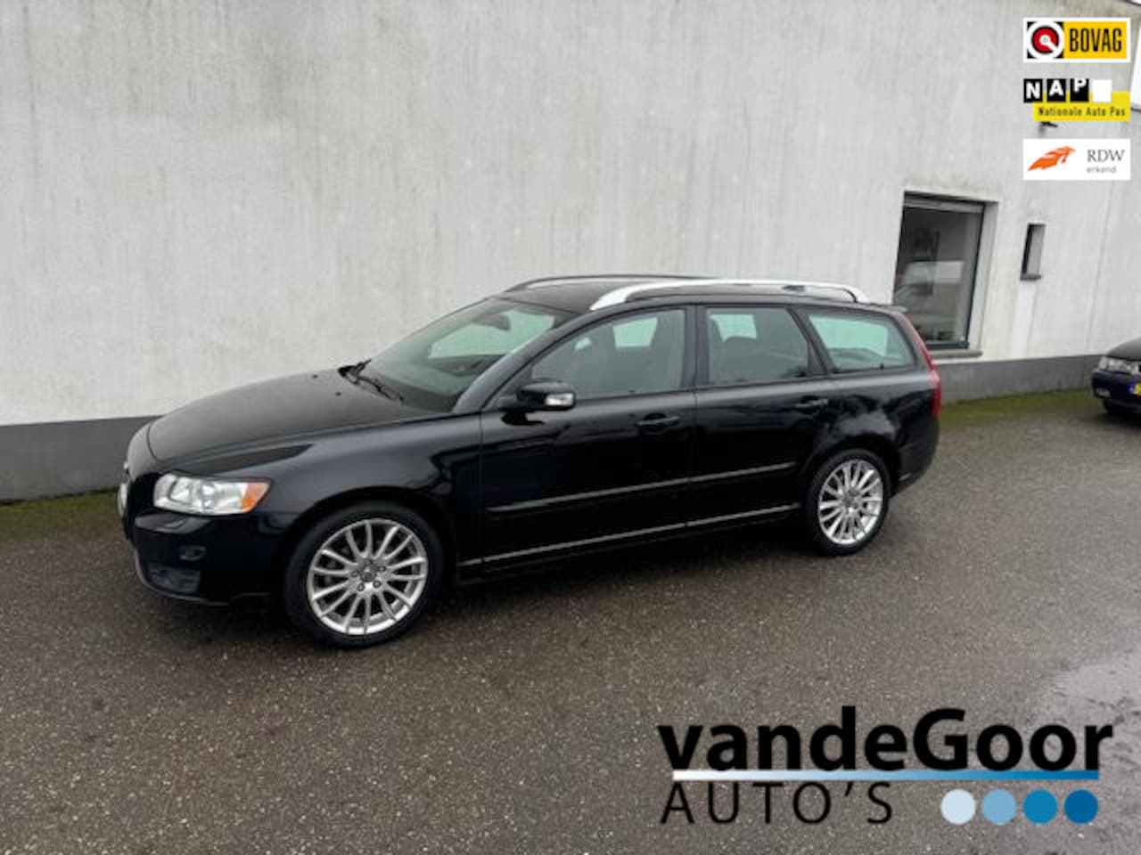 Volvo V50 - 1.8F Momentum 1.8F Momentum, '08, youngtimer, keurig nette luxe uitvoering ! - AutoWereld.nl