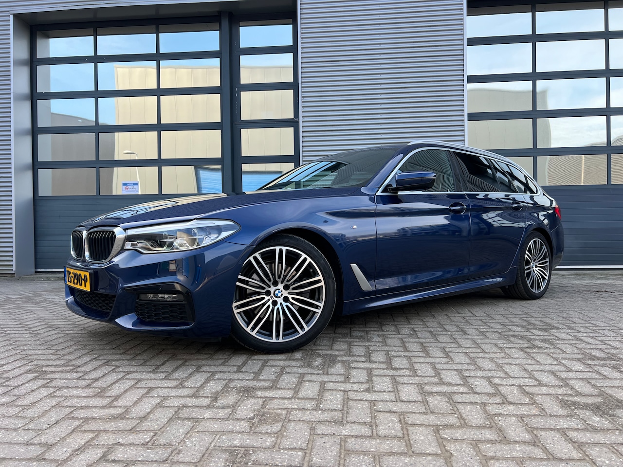 BMW 5-serie Touring - 520i Corporate Lease High Executive M Sport Dealer Onderhouden - AutoWereld.nl