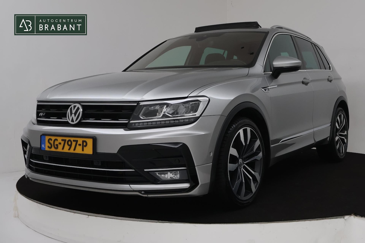 Volkswagen Tiguan - 1.4 TSI ACT Comfortline Business R Automaat (VIRTUAL, NAVIGATIE, PANODAK, CAMERA, NL-AUTO, - AutoWereld.nl