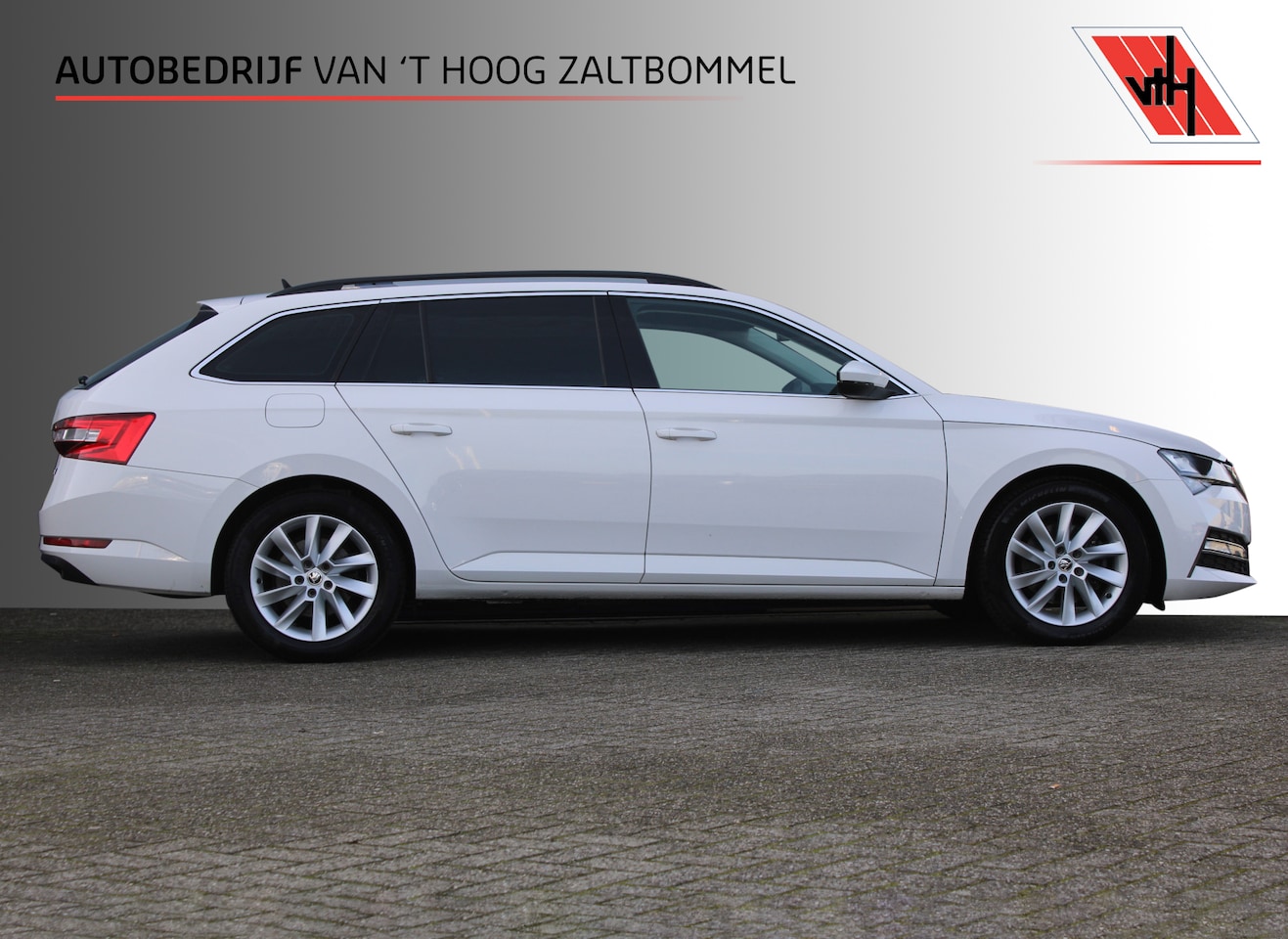 Skoda Superb Combi - 1.4 TSI iV 218PK Business Edition NAVI TREKHAAK CARPLAY - AutoWereld.nl