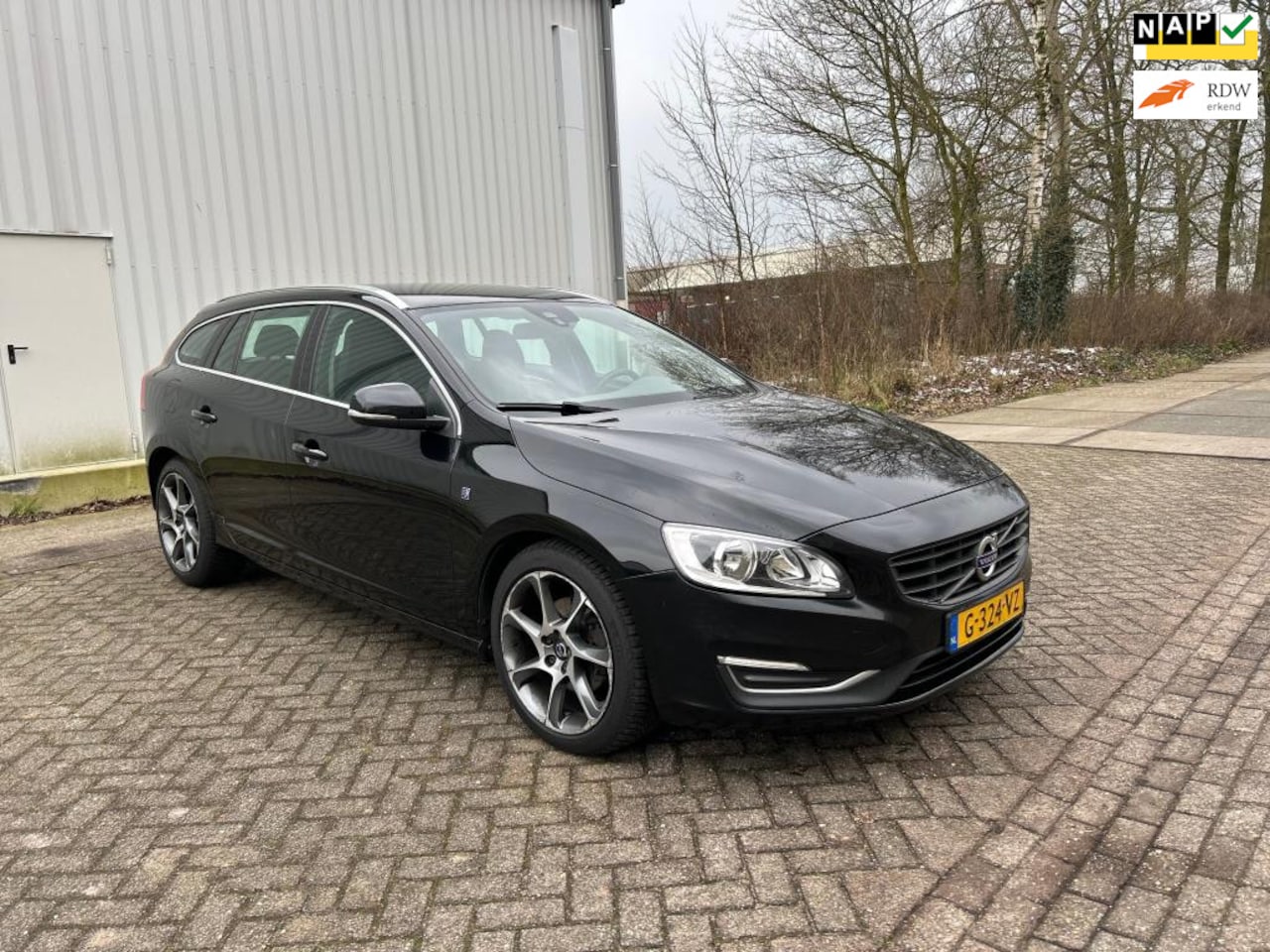 Volvo V60 - 2.0 D4 Ocean Race| Navi | Leer | Goed onderhouden | APK - AutoWereld.nl