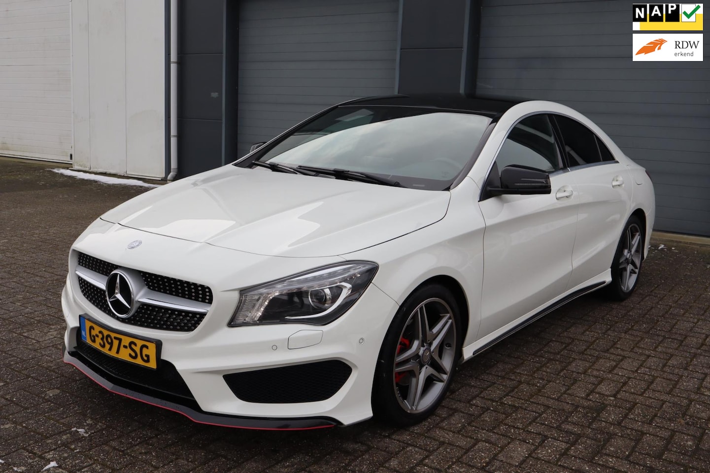 Mercedes-Benz CLA-Klasse - 180 Prestige ///AMG Pakket 2015 Stoelverwarming - AutoWereld.nl