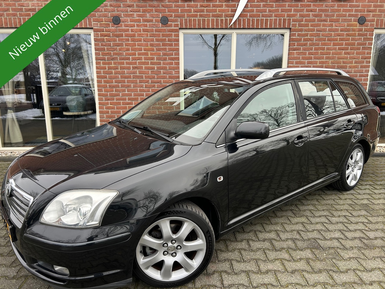 Toyota Avensis Wagon - 2.0 VVTi Executive Automaat RIJDT GOED / TREKHAAK / LEER - AutoWereld.nl