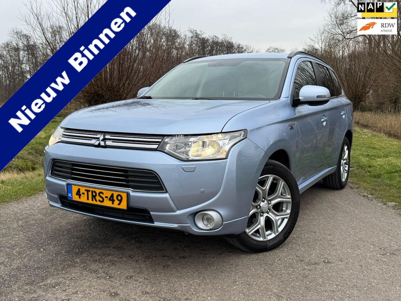 Mitsubishi Outlander - 2.0 PHEV Executive Edition / Airco / Navigatie / Automaat / Camera / Half Leder / Trekhaak - AutoWereld.nl