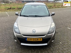 Renault Clio - 1.6 Night & Day 888 AUTOMAAT )))