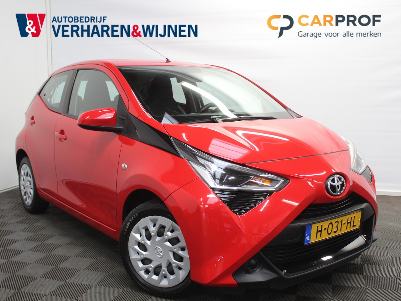 Toyota Aygo - 1.0 VVT-i x-play limited AIRCO | CARPLAY | LED | CAMERA | NAVI | CV - AutoWereld.nl