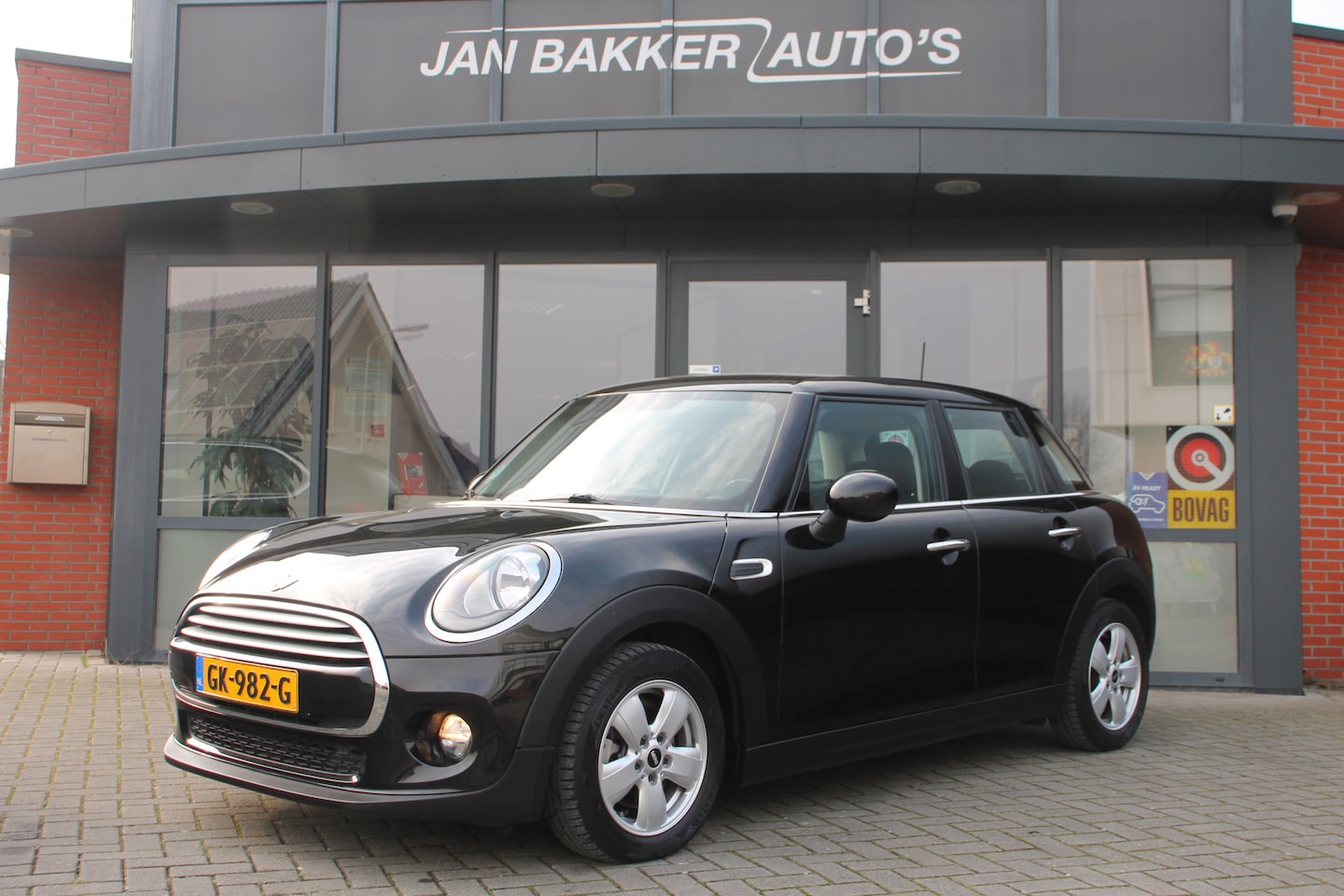 MINI Cooper - Mini 1.5 Business ✅ 5 deurs Navigatie ✅ Airco ✅ Bluetooth ✅ NAP - AutoWereld.nl