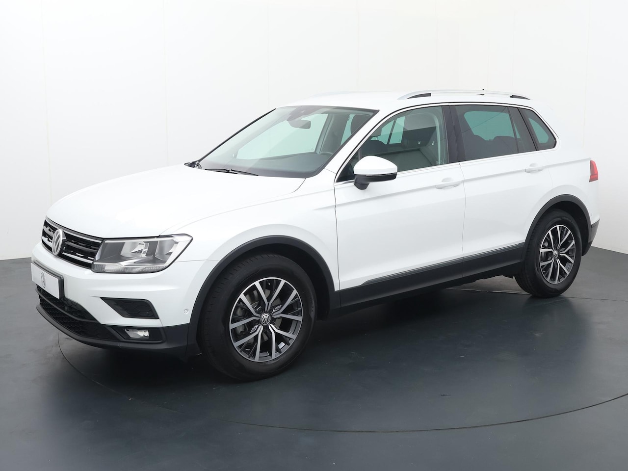 Volkswagen Tiguan - 1.5 TSI ACT Comfortline Business | 150 PK | Automaat | El. achterklep | Achteruitrijcamera - AutoWereld.nl