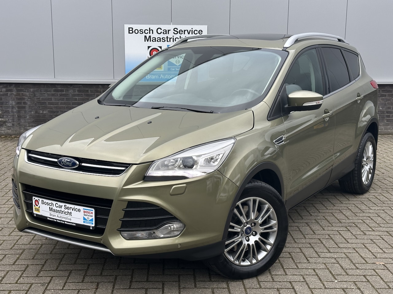 Ford Kuga - 1.6 Titanium Plus 4WD | Panorama | 1ste Eigenaar | Volledige Historie | Cruise en Climate - AutoWereld.nl