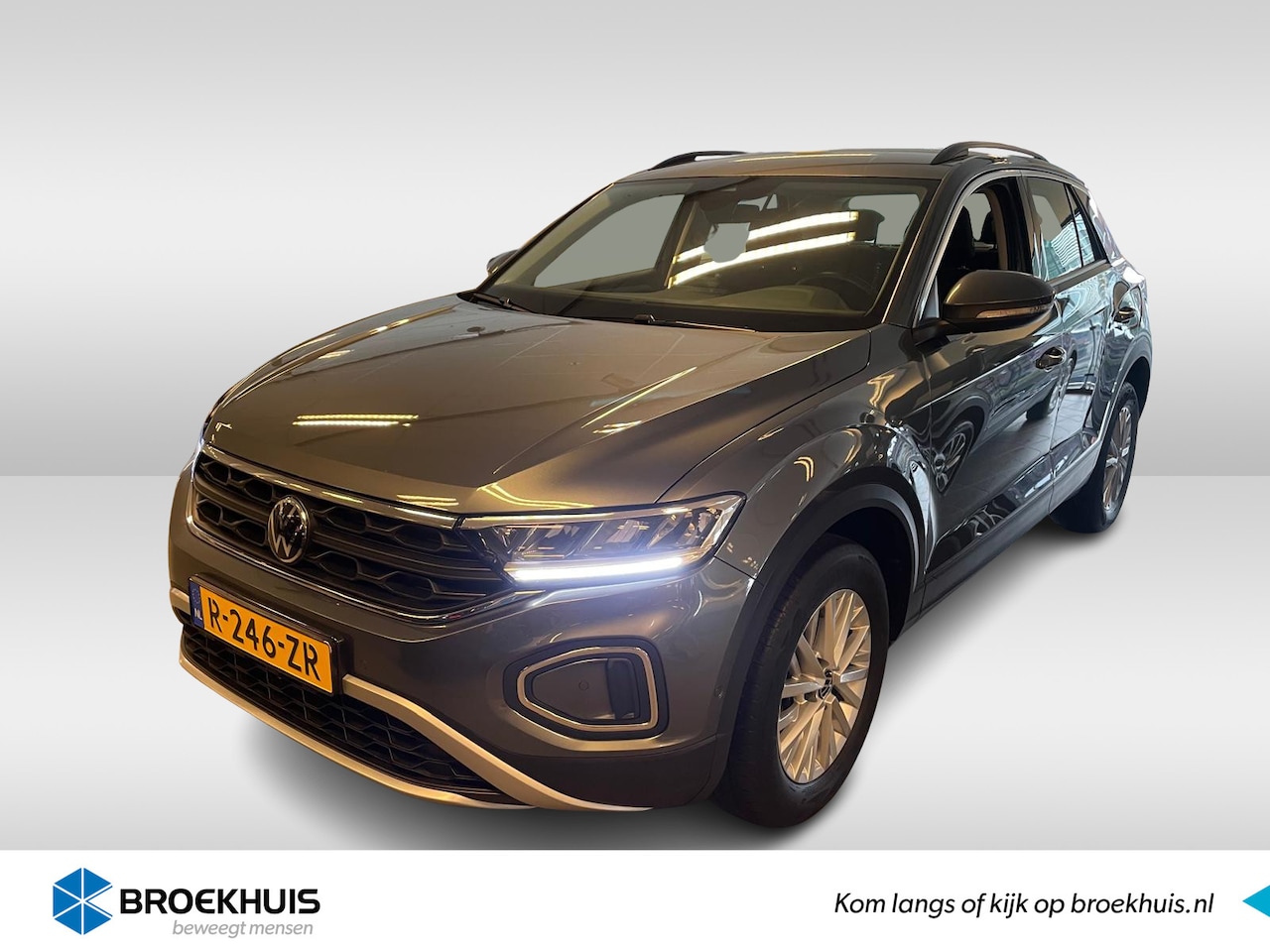 Volkswagen T-Roc - 1.0 TSI 110pk Life | Navi | Multimedia | Climate control - AutoWereld.nl