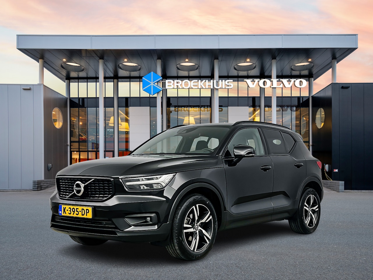 Volvo XC40 - T2 A/T R-Design | 18" | Leder Nubuck bekleding | Adaptieve cruise | BLIS | Keyless | Elekt - AutoWereld.nl