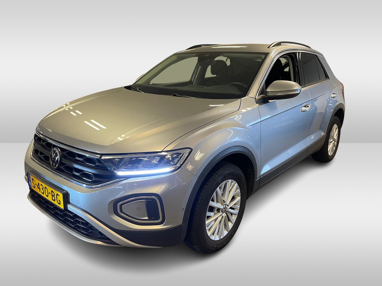 Volkswagen T-Roc - 1.5 TSI 150 pk DSG Life | Navi by app | Extra getint glas - AutoWereld.nl