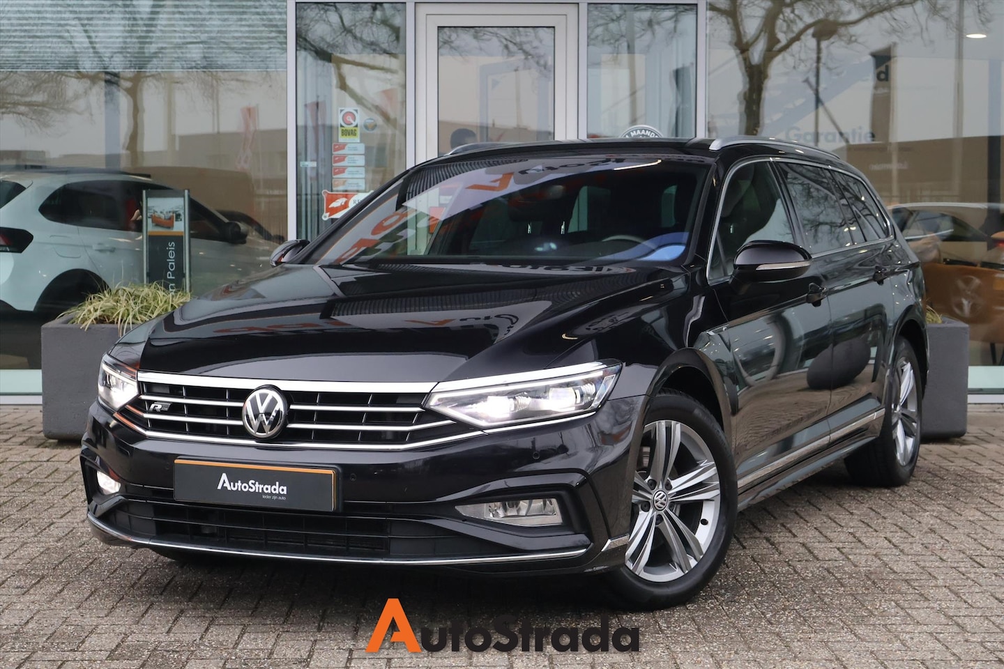 Volkswagen Passat Variant - 1.5 TSI Elegance R-LINE 150pk DSG I Navi I Camera I Stoelverwarming I Climate - AutoWereld.nl